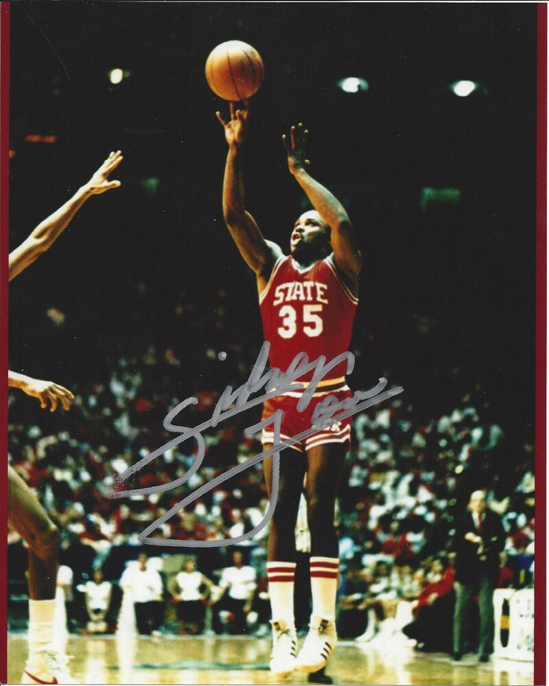 Sidney Lowe Autographed 8x10 N.C. State Survive  A940