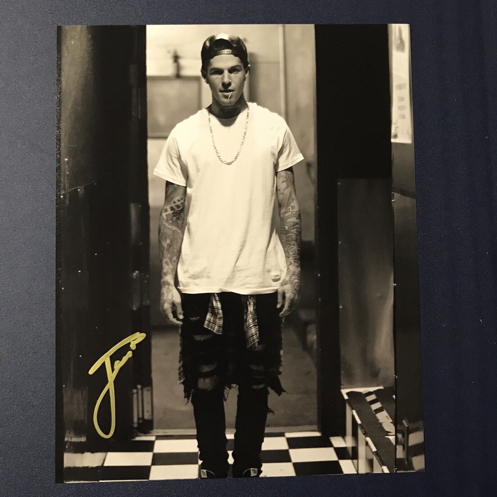 JESSE RUTHERFORD THE NEIGHBOURHOOD LEAD SINGER SIGNED 8X10 Photo Poster painting AUTOGRAPH COA