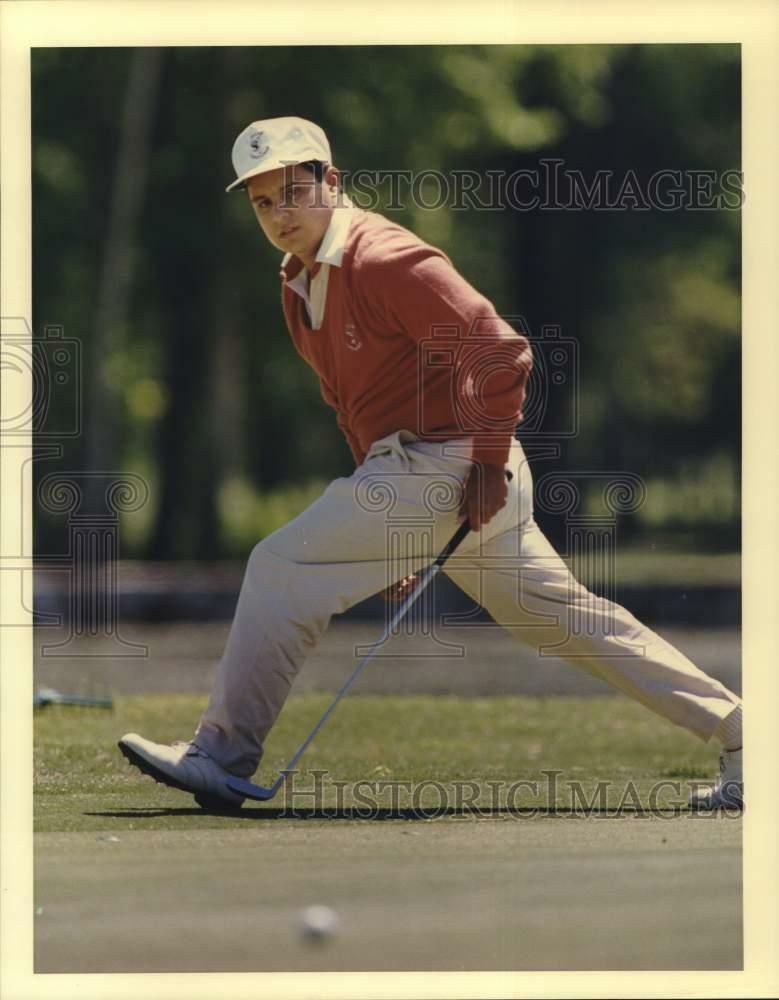 Press Photo Poster painting Omar Uresti putts at golf tournament at Bear Creek Golf World