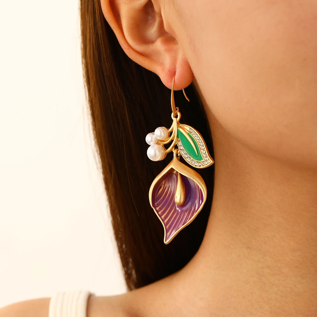 Horseshoe Lotus Leaf Gold-Plated Earrings
