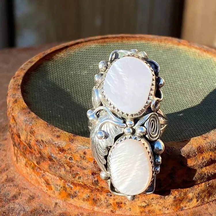 Navajo Sterling Silver Appliqu&eacute; Ring with Mother of Pearl Size 9