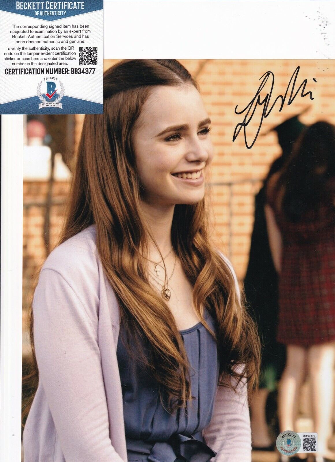 LILY COLLINS signed (THE BLIND SIDE) Collins Tuohy 8X10 Photo Poster painting BECKETT BB34377