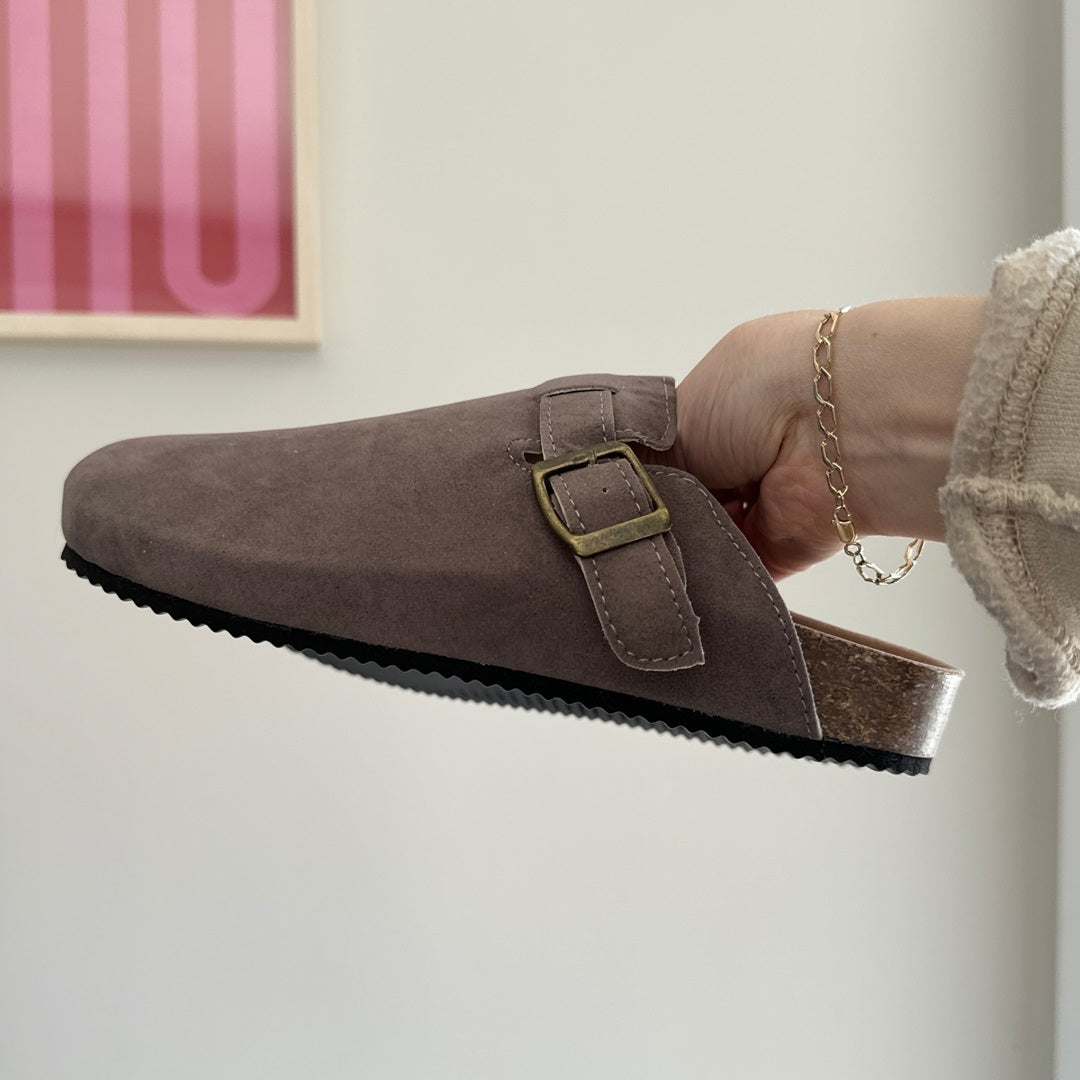 nordic_peace_suede_clogs