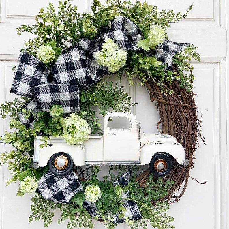 Summer farmhouse truck wreath - This is the latest way to welcome summer