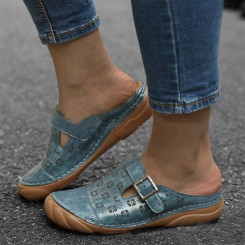 Women Sandals Buckle Retro Style Women Flat Sandals Rubber Shoes 2021Comfortable Hollow out flowers Leather Slides Outdoor Shoes
