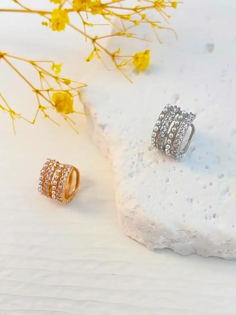 Zirconia Pearl C-shaped Earrings