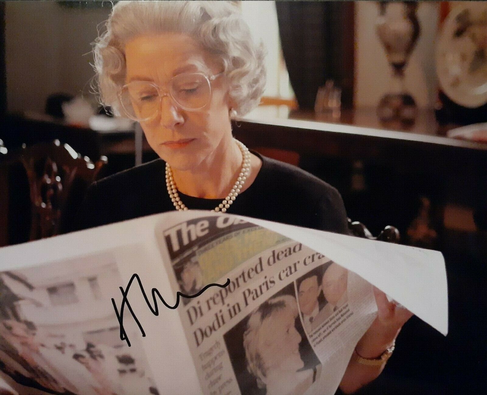 Helen Mirren signed 8x10