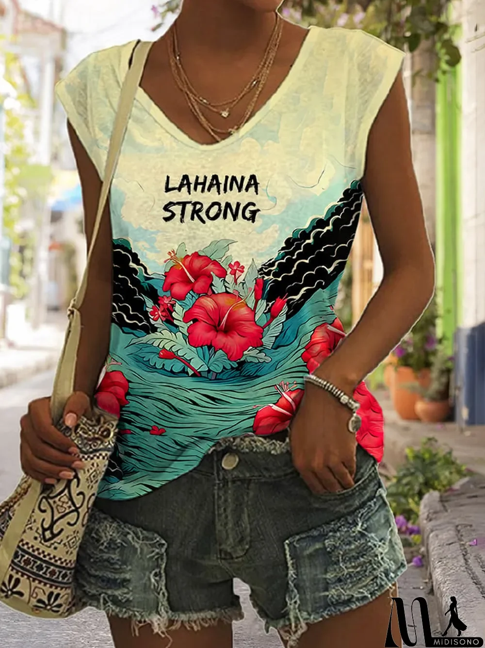 MidiSono - Women's Lahaina Strong Hibicus Casual T-Shirt