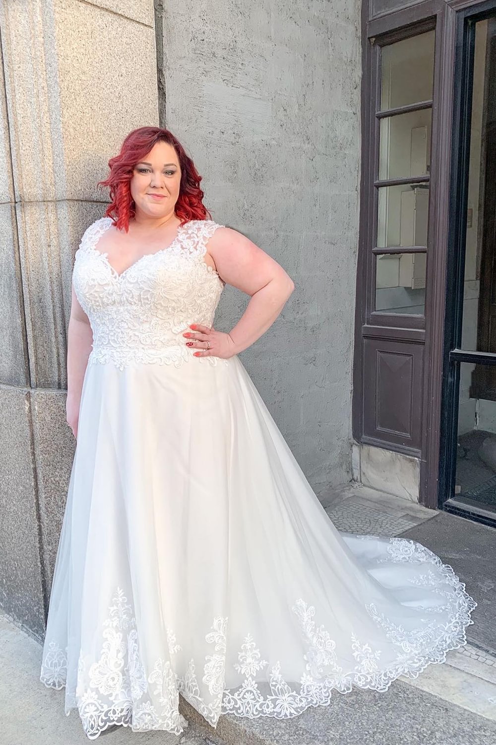 Luluslly Charming Straps V-Neck Wedding Dress Lace Appliques