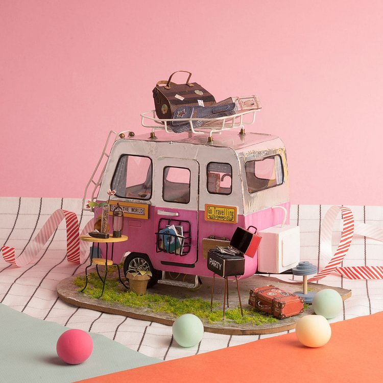 Robotime Puppenhaus Hölzerne Miniaturmöbel Caravan-Modellbausätze Happy Camper 