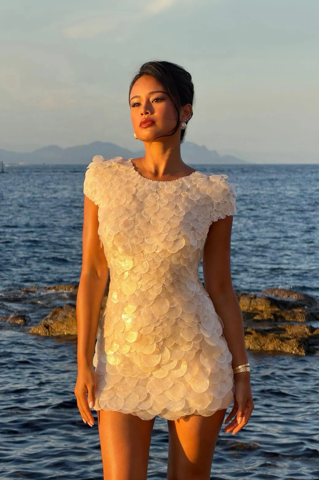 Shining White Jewel Neck Short Sleeves High-Waisted Backless Short Homecoming Dress With Sequins Miyastyles PM0024