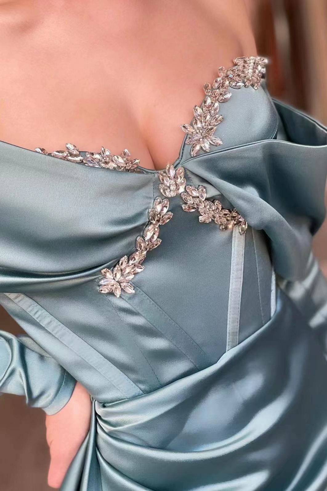 Daisda Gorgeous Sweetheart Portrait Long Sleeves Mermaid Prom Dress With Rhinstone Ruffles