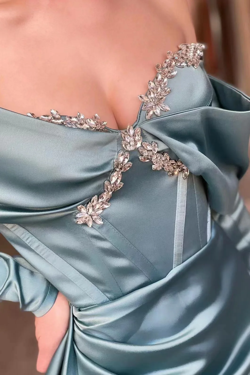 Daisda Gorgeous Sweetheart Portrait Long Sleeves Mermaid Prom Dress With Rhinstone Ruffles