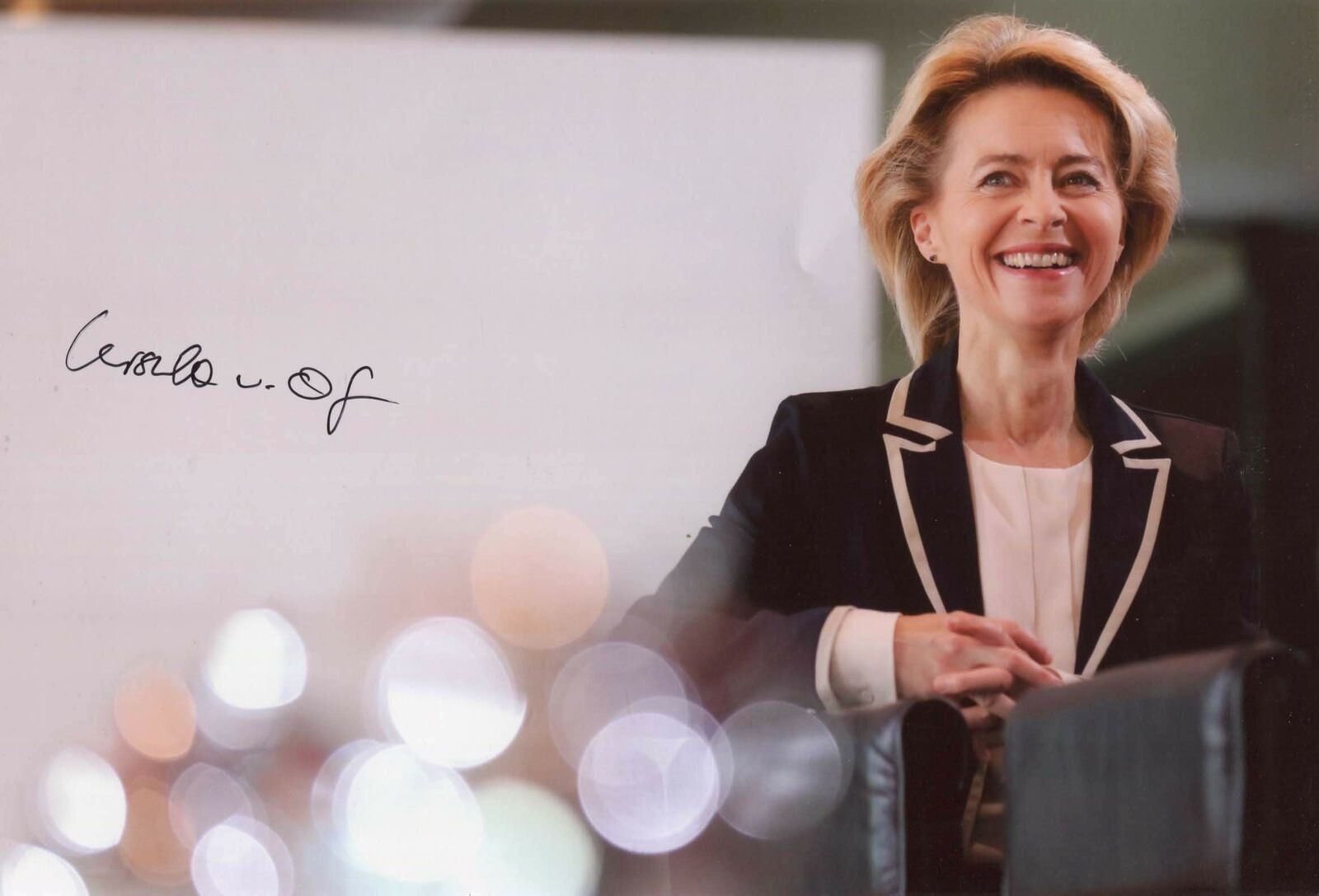 Ursula von der Leyen PRESIDENT EUROPEAN COMMISSION autograph, signed Photo Poster painting