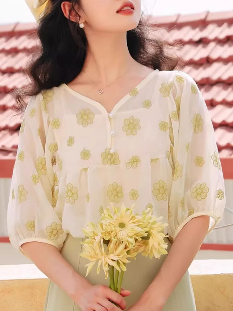 Embroidered Loose Slimming Shirt
