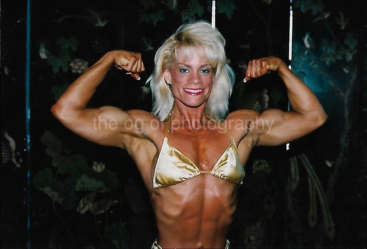 FEMALE BODYBUILDER 80's 90's FOUND Photo Poster painting Color MUSCLE WOMAN Original EN 17 11 I