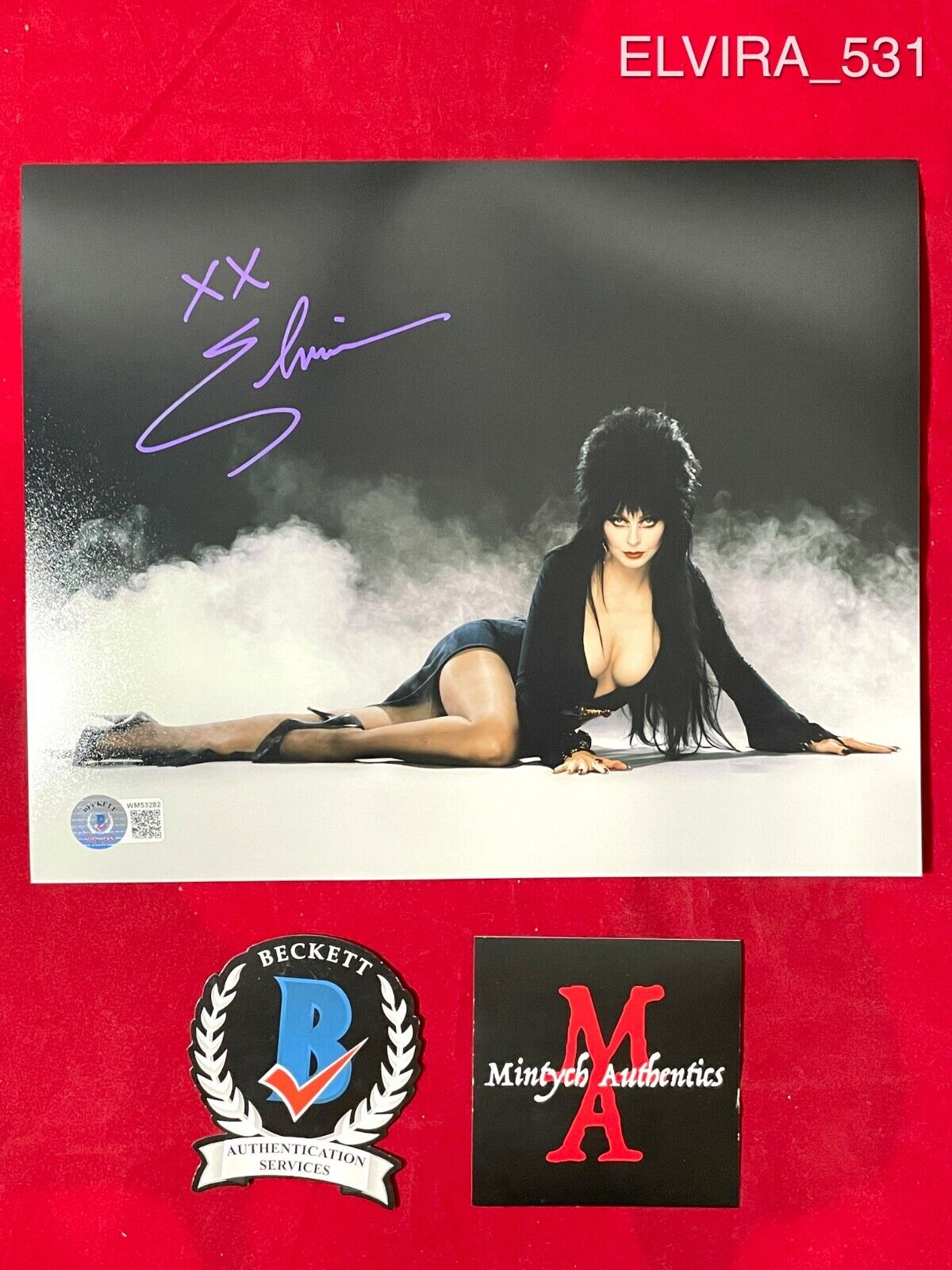 ELVIRA CASSANDRA PETERSON AUTOGRAPHED SIGNED 8x10 Photo Poster painting! BECKETT COA! HORROR!