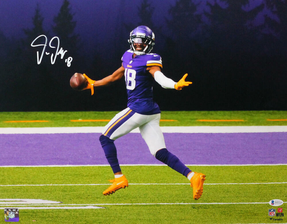 Justin Jefferson Signed Minn. Vikings 16x20 FP Taunting Photo Poster painting - Beckett W *White