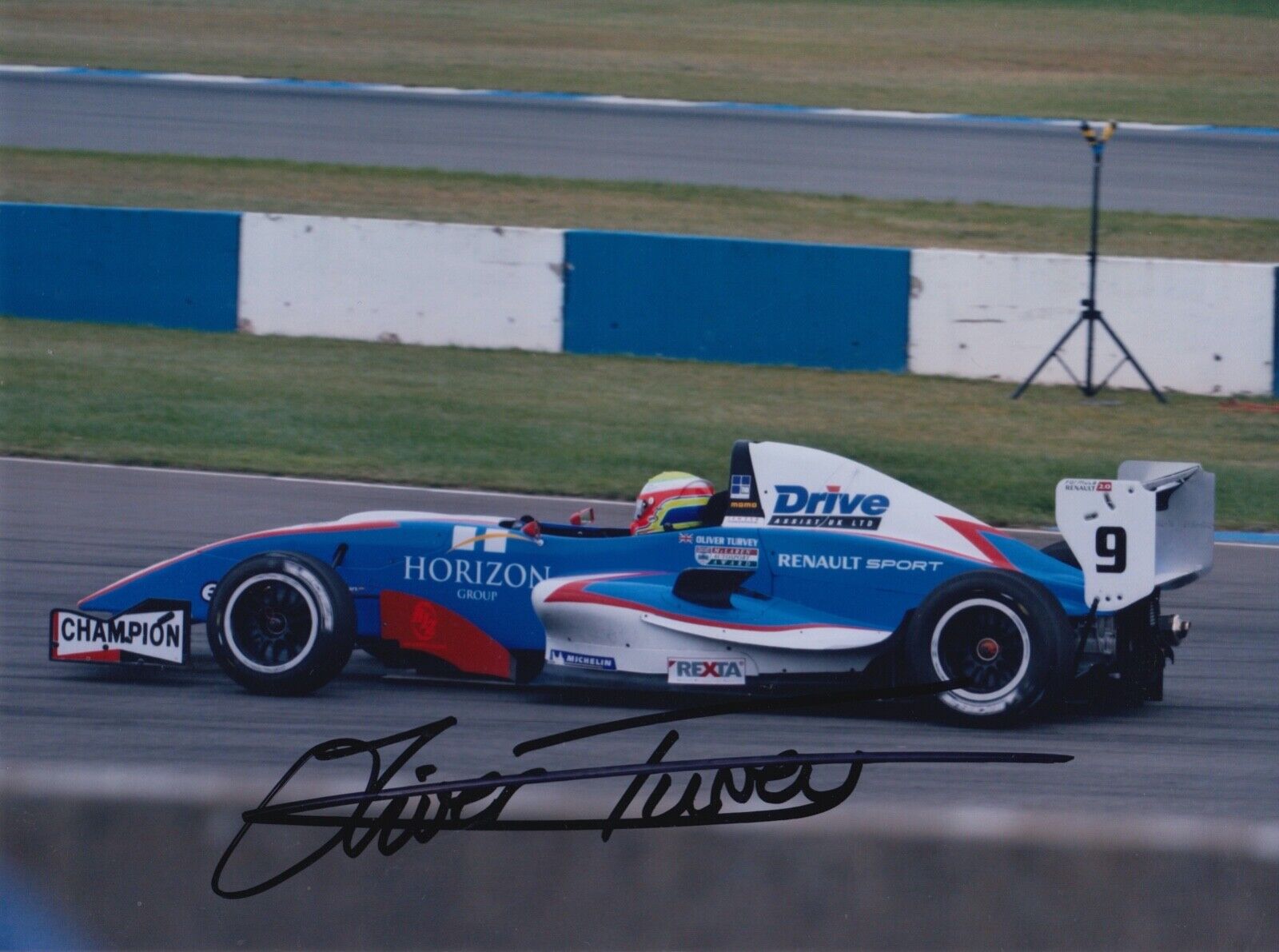 Oliver Turvey Hand Signed 8x6 Photo Poster painting - Formula 1 Autograph - F1 A.