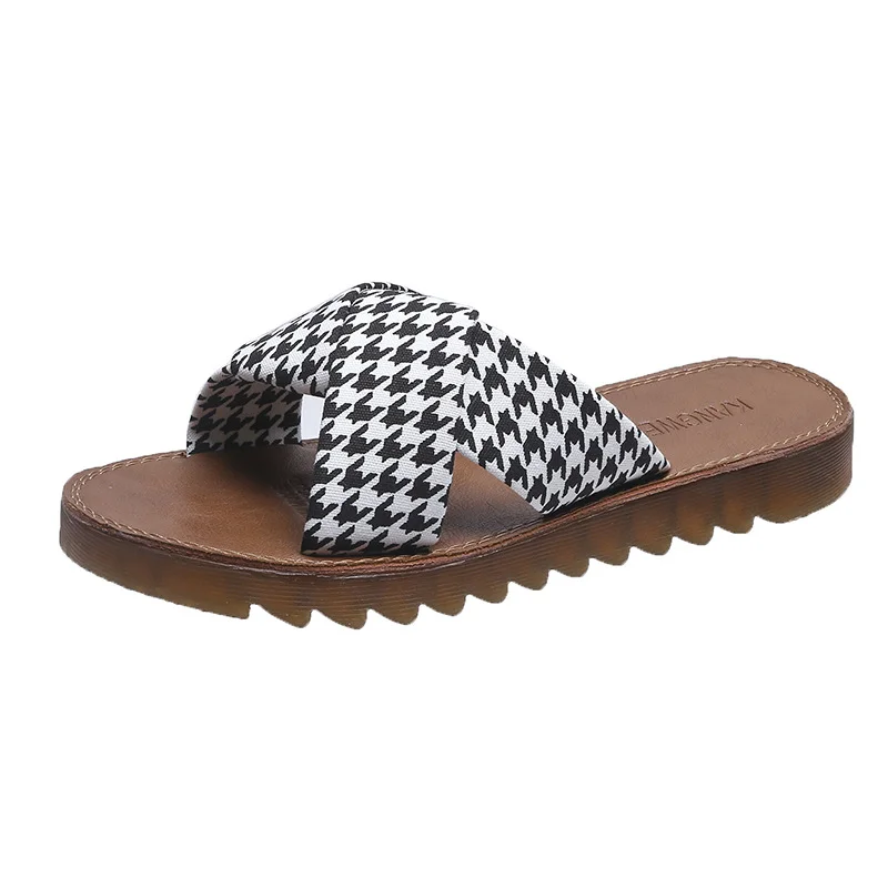 Yyvonne Red Flat Bottom Fashion Cool Slippers Women 2025 New Summer New INS Tide Thick Bottom Outside Wearing Hot Beach Shoes