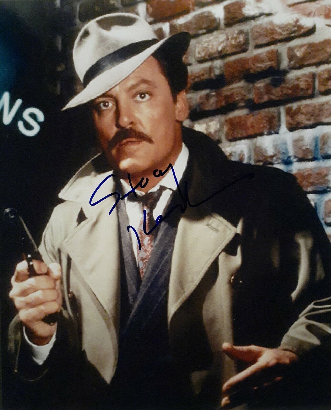 Stacy Keach signed 8x10