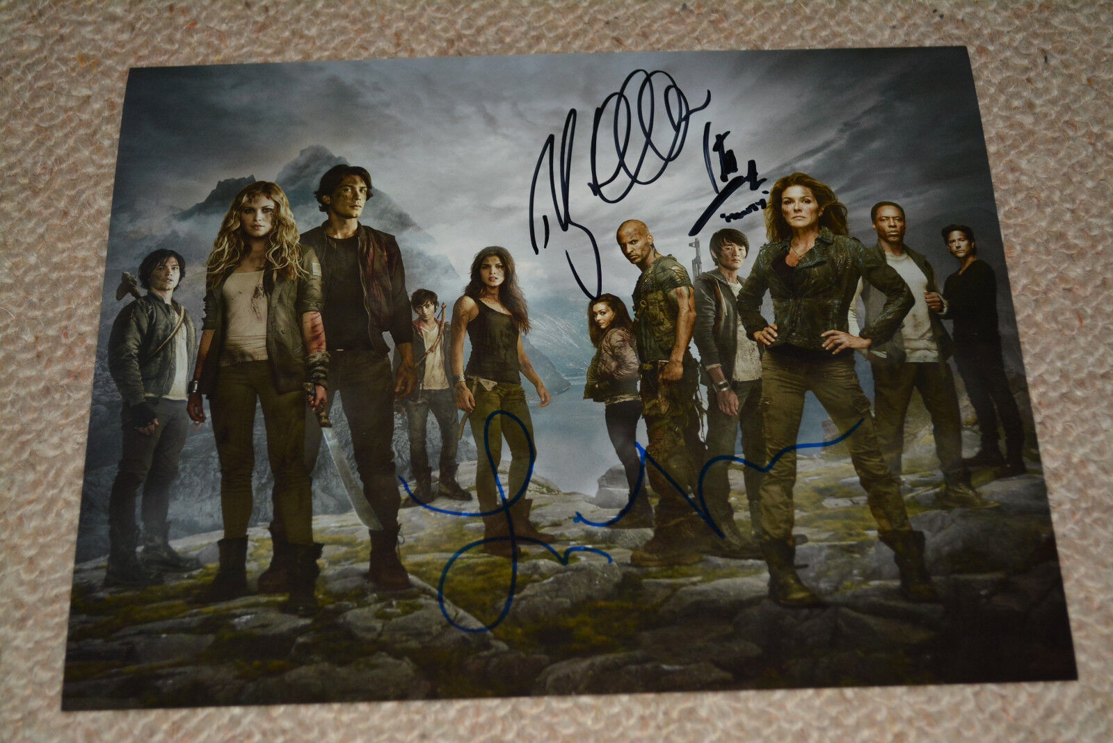 LINDSEY MORGAN , RICKY WHITTLE , CHR. LARKIN signed autograph 8x10 THE 100 IP