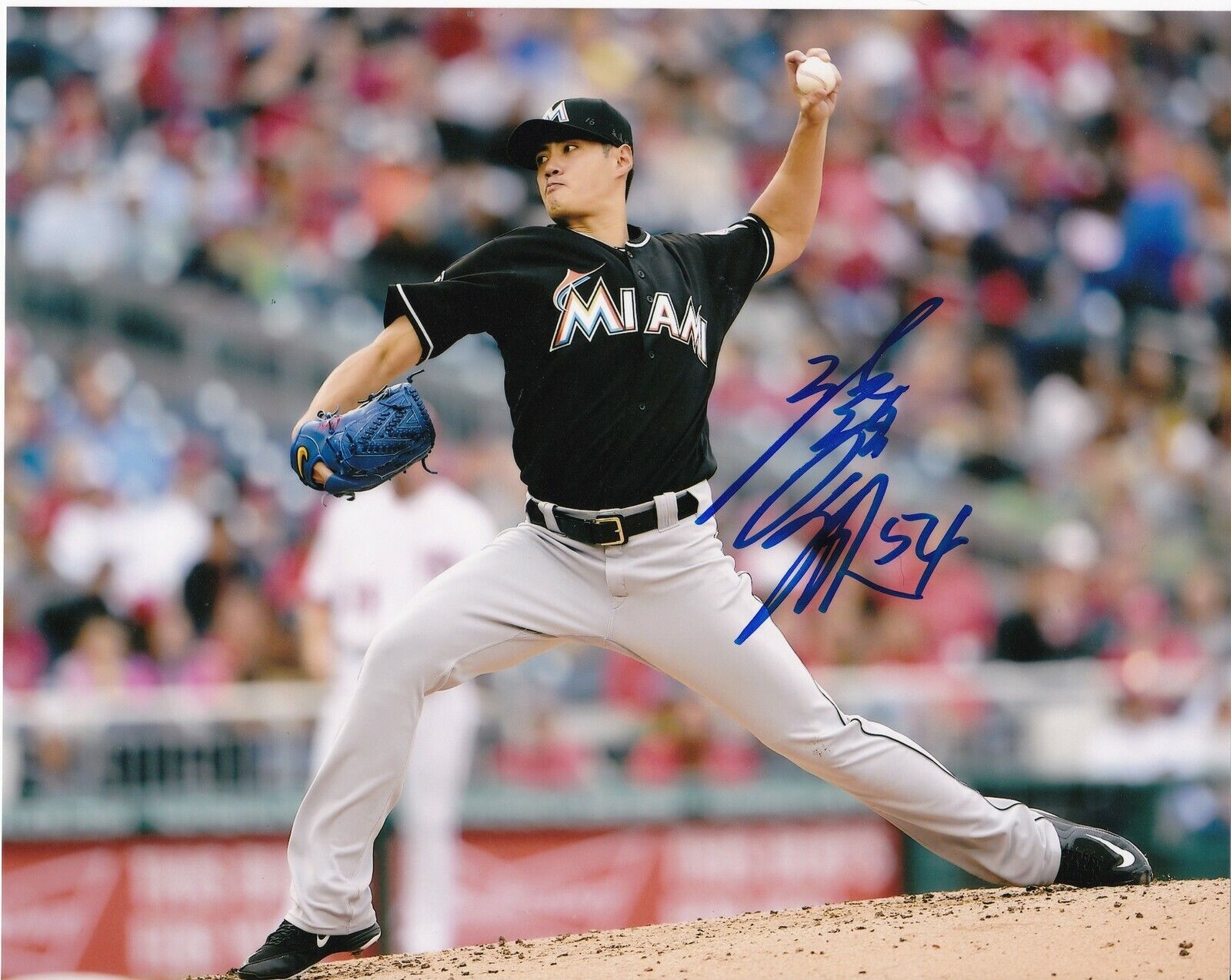 WEI-YIN CHEN MIAMI MARLINS ACTION SIGNED 8x10