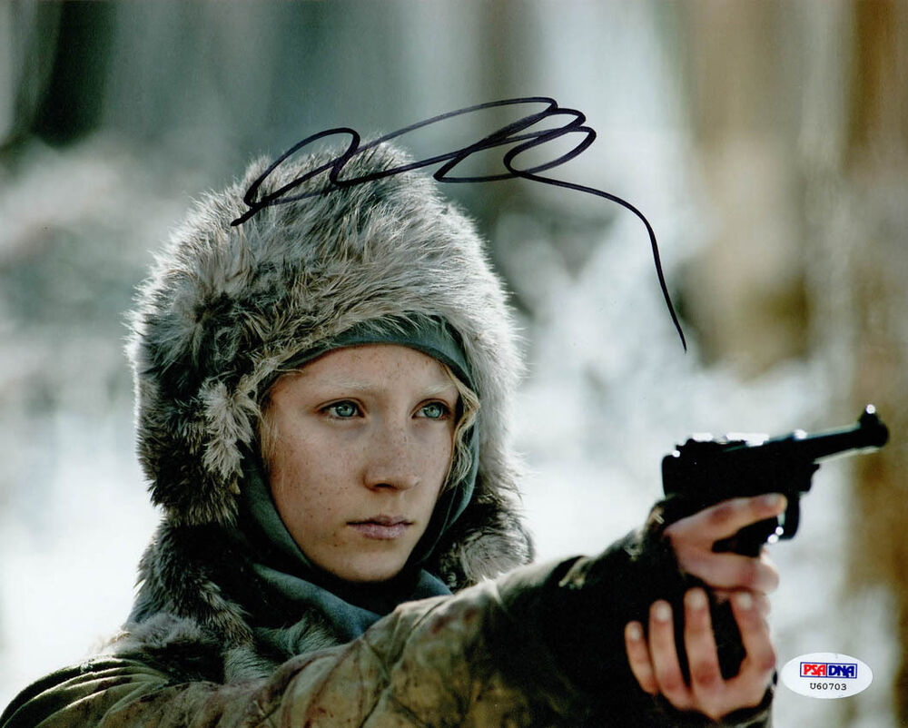 Saoirse Ronan SIGNED IN PERSON 8x10 Photo Poster painting Hanna ACTION PSA/DNA AUTOGRAPHED