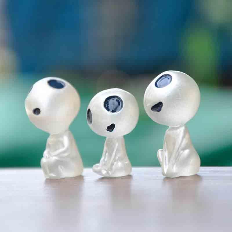 luminous garden ghost figurines