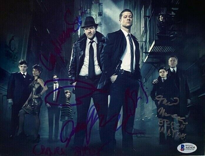 Gotham signed autographed Cast 8x10 Photo Poster painting Ben McKenzie + 5 others Beckett COA