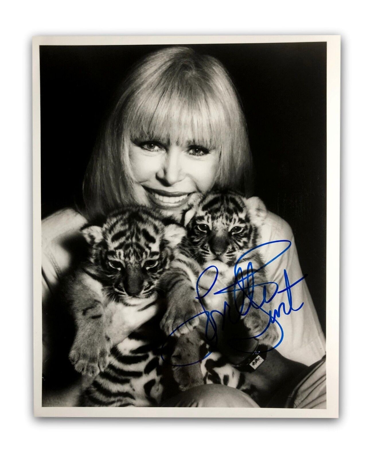 Loretta Swit Signed 8x10 Photo Poster painting JSA COA Autograph Mash M*A*S*H Margaret Houlihan