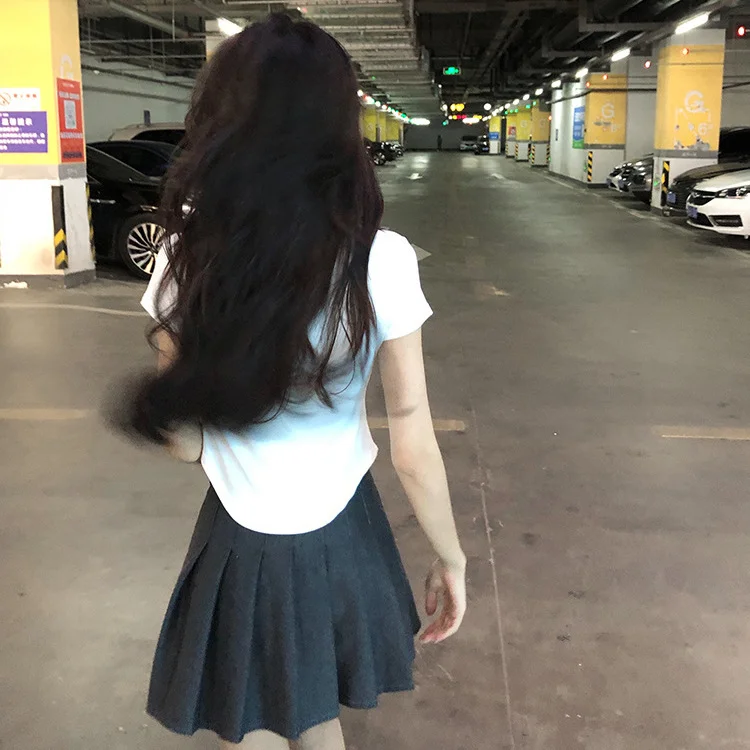 Uveng Uveng Desire Wind V Collar Short Sleeved T Shirt Female Summer 2024 New Slim Show Thin Hot Girl Short Irregular Bottom Top