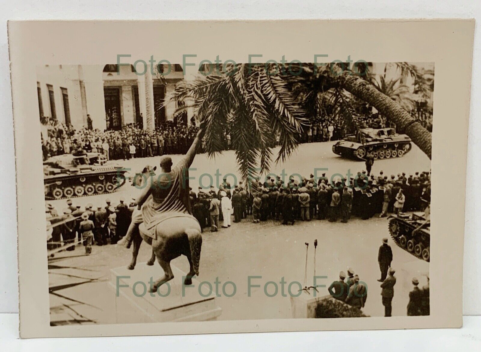 Parade in Tripolis Foto aus Album Afrika Corps Panzerj?ger WK 2 (oy-174