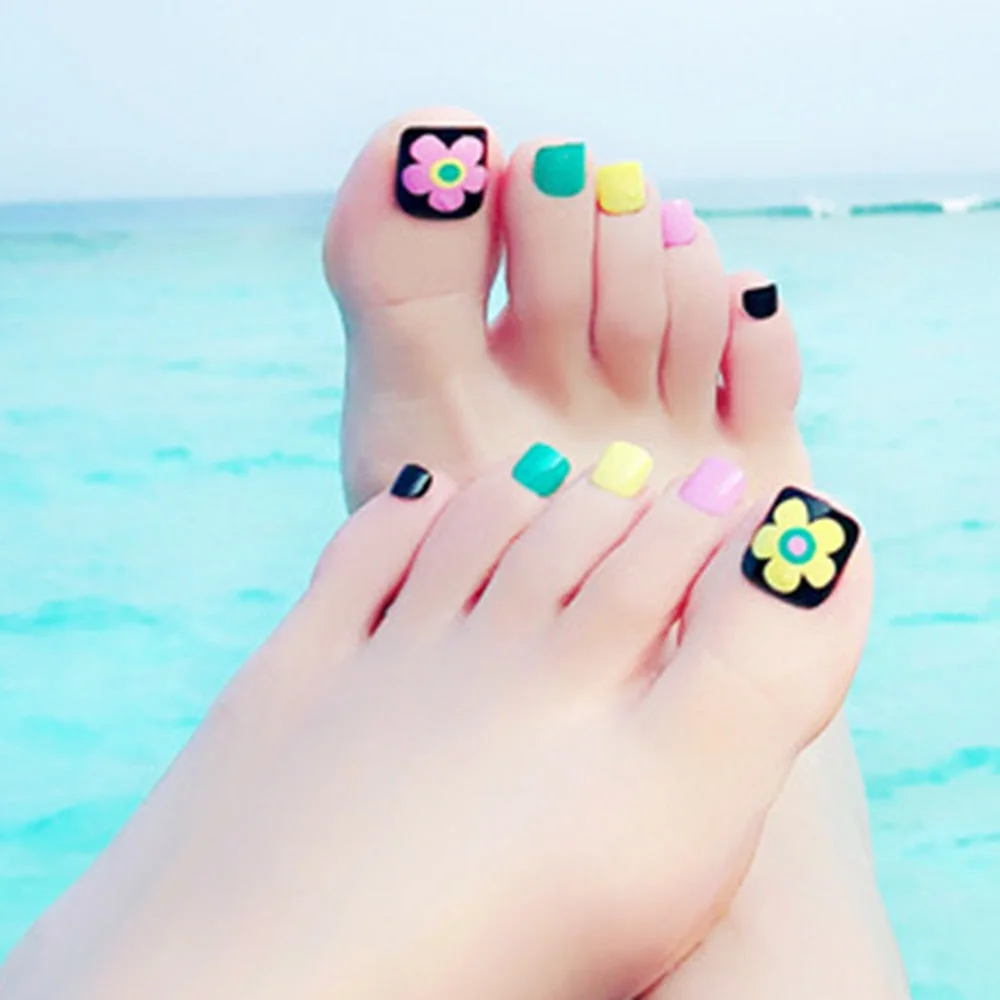 24Pcs Lady Artificial False Toenails Gradient Red Gold Foil Fake Toe Nails With Design DIY Foot Nail Art Tips Manicure Tools-Nail Inspo