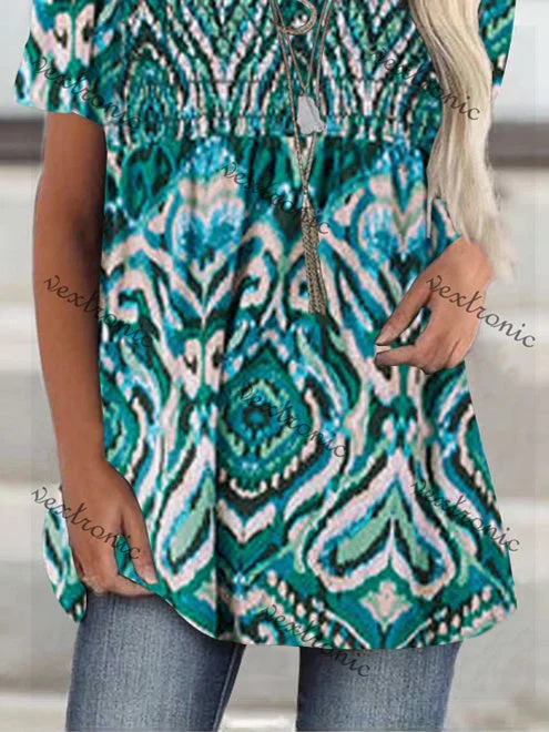 Women's Short Sleeve Scoop Neck Green Graphic Printed Top