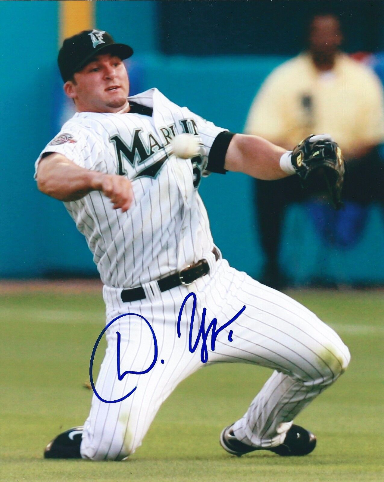 Signed 8x10 DAN UGGLA Florida Marlins Photo Poster painting - COA