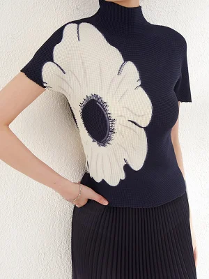 Image of Pleated Flower Print Short Sleeves Mock Neck T-Shirts Tops