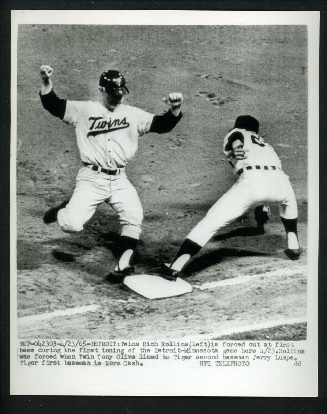 Rich Rollins & Norm Cash 1965 Press Photo Poster painting Detroit Tigers Minnesota Twins