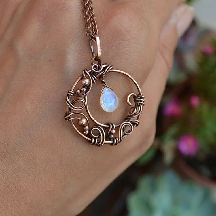 Olivenorma  Bohemia Creative Moonstone Crescent Moon Necklace