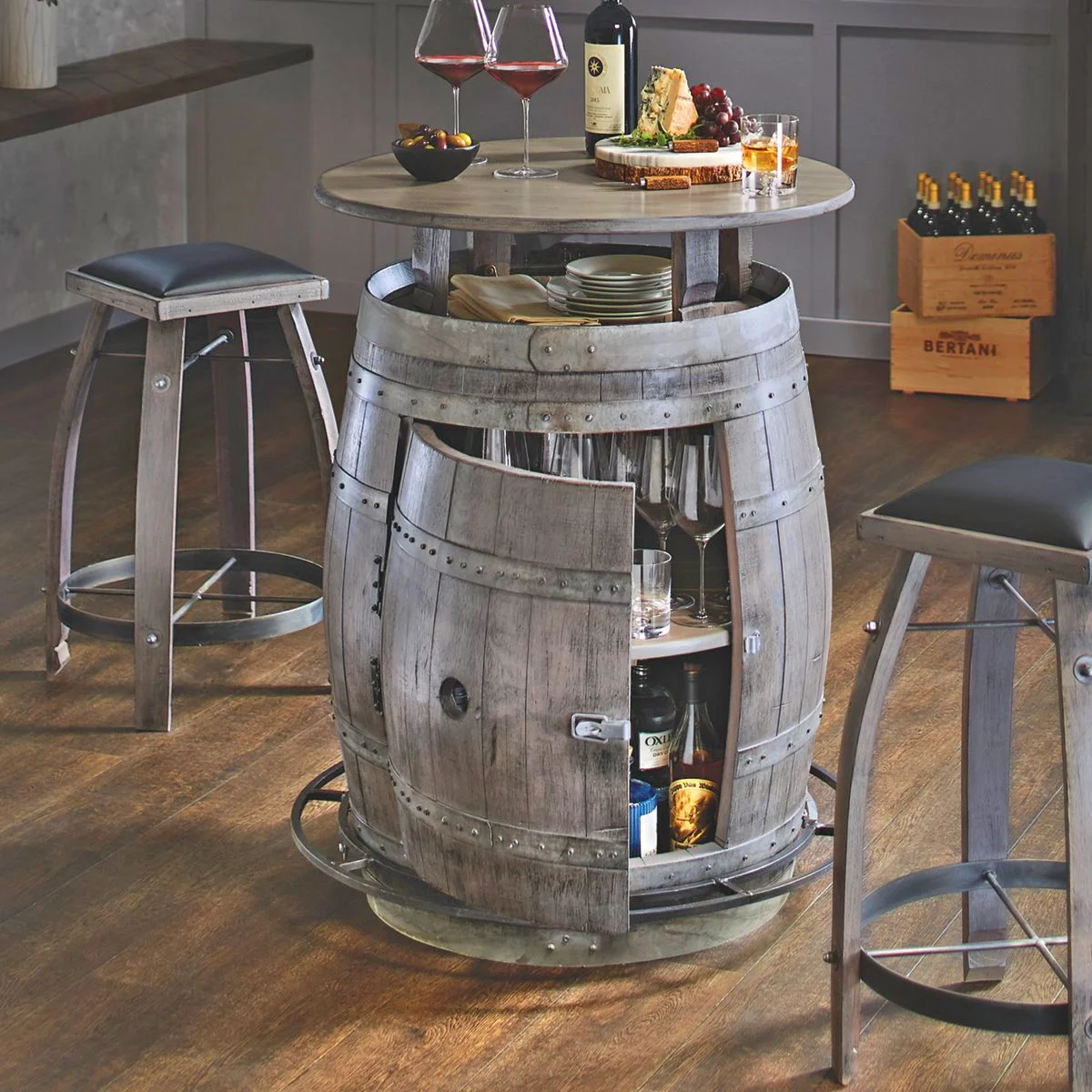 Ultimate Wine Barrel Table tiene un almacenamiento oculto en el interior Ultimate Wine Barrel Table tiene un almacenamiento oculto en el interior