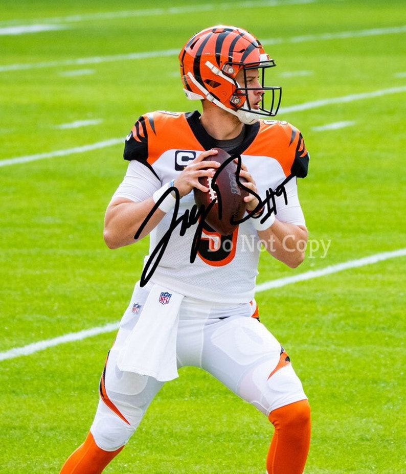 Joe Burrow Signed Photo Poster painting 8X10 rp Autographed Cincinnati Bengals