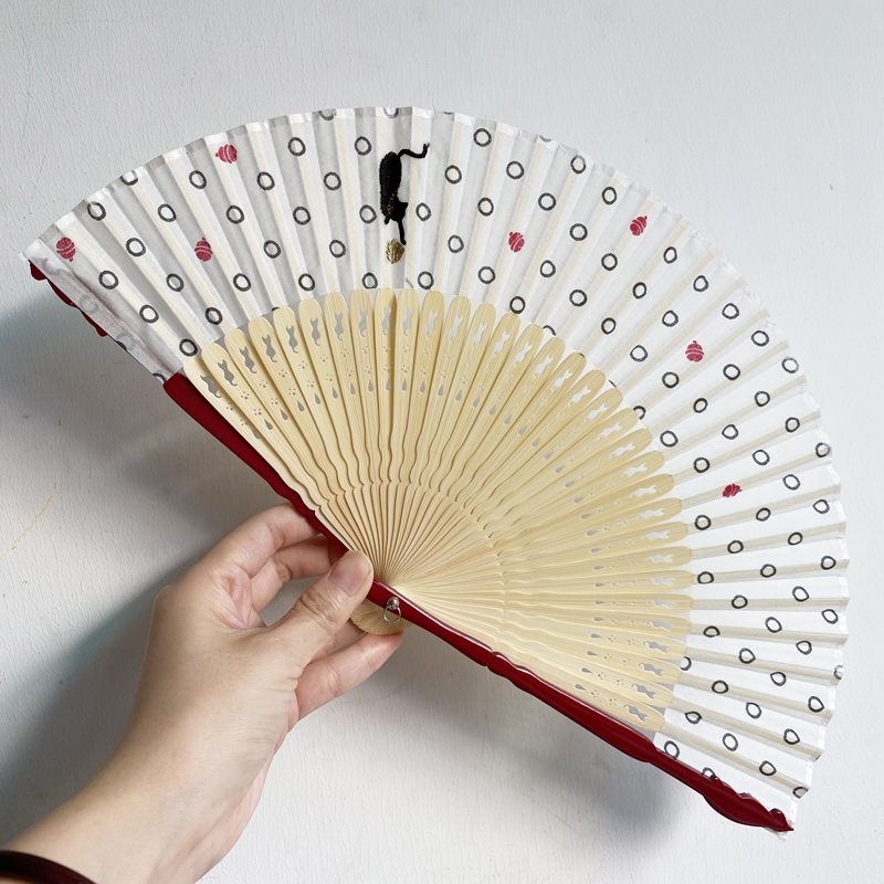 Exquisite Japanese-inspired Cat-shaped Fan - Discover the Charm of Traditional Chinese Clothing with Adorable Embroidery