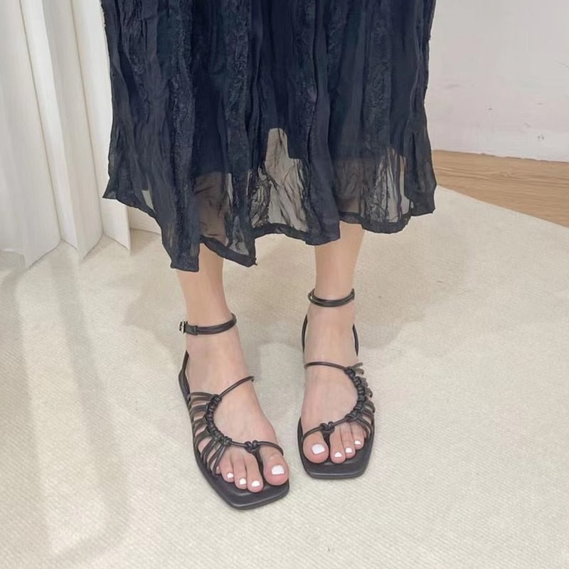 SUOJIALUN New Fashion Women Sandals Flat Heel Narrow Band Back Strap Summer Gladiator Shoes Ladies Casual Summer Beach Slides