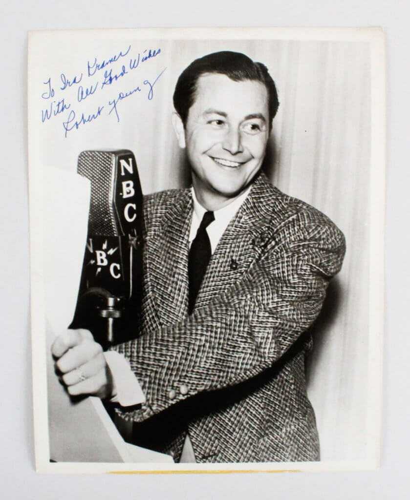 Robert Young Signed Photo Poster painting 8x10 - COA JSA