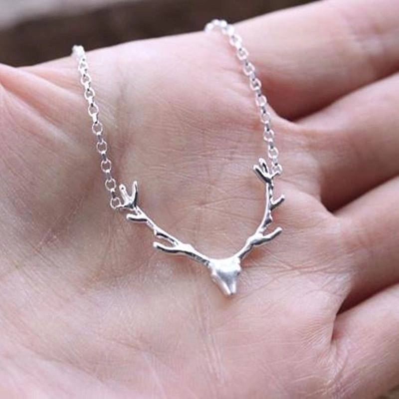 Simple  Necklace Christmas Elk Reindeer Pendant Necklace Female Clavicle Chain Fawn  Necklace