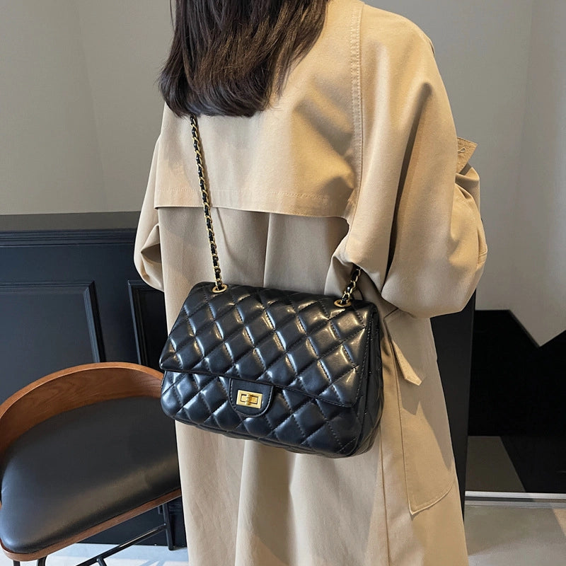 Women's Medium Pu Leather Solid Color Elegant Streetwear Square Lock Clasp Shoulder Bag