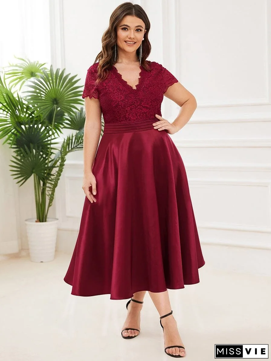Elegant Plus Size Lace A-line Cocktail Dress with Pockets