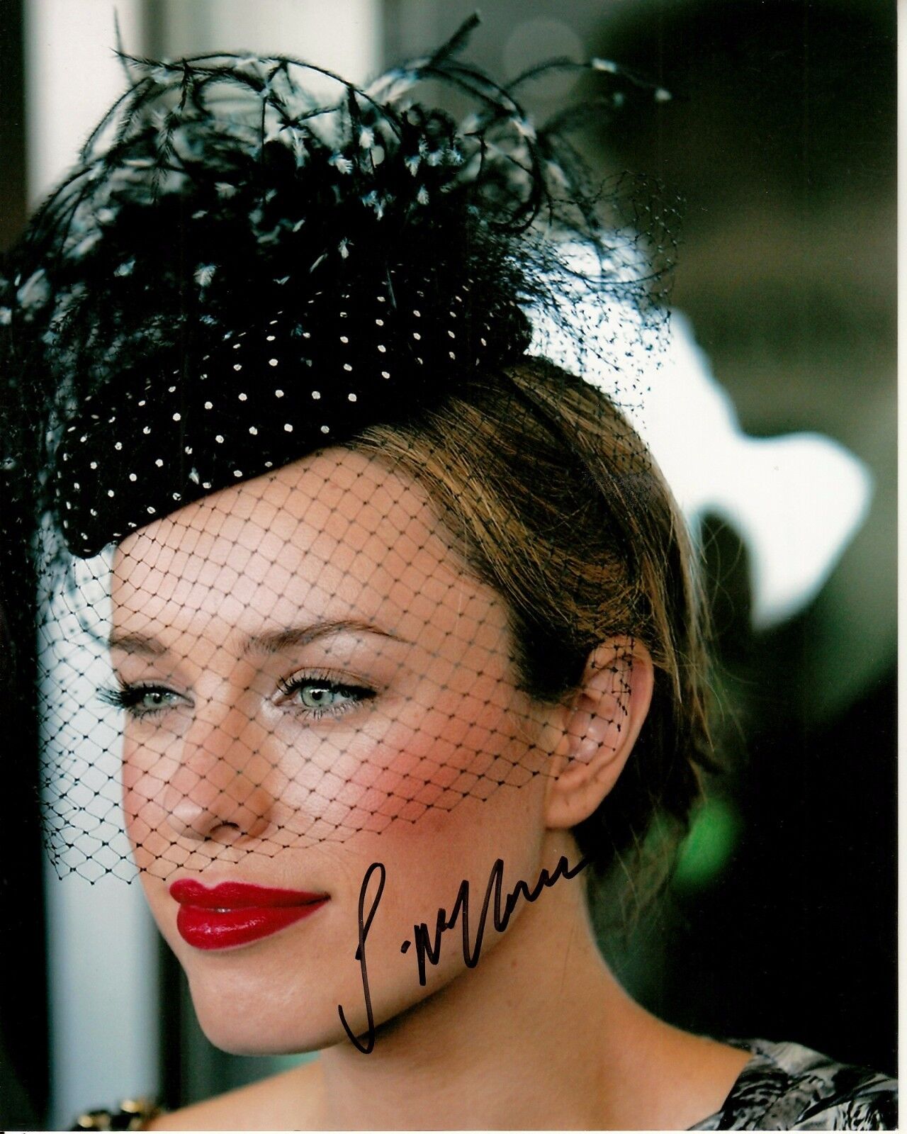 JESSICA McNAMEE hand-signed BEAUTIFUL 2010 CANDID CLOSEUP 8x10 w/ uacc rd COA