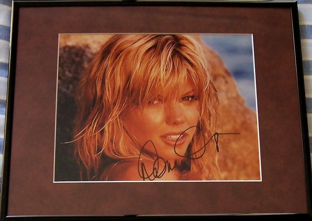 Donna D'Errico (Baywatch) autographed signed autograph 8x10 Photo Poster painting matted framed