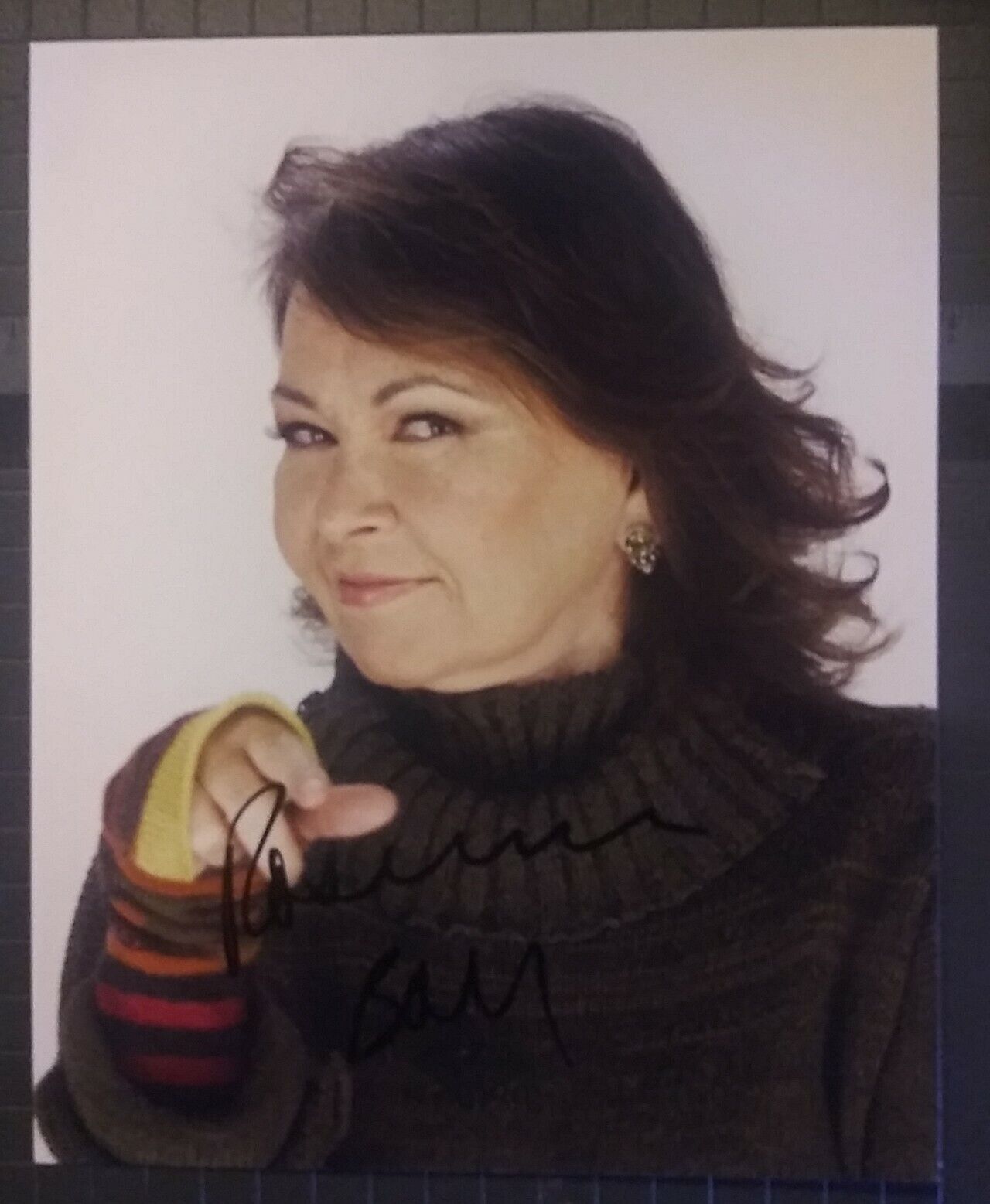 Roseanne Barr signed 8x10